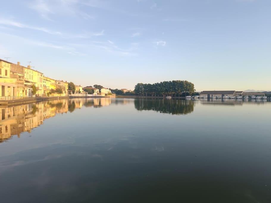 Le Bouda Avec Un Balcon Vue Sur La Republique Apartment Castelnaudary